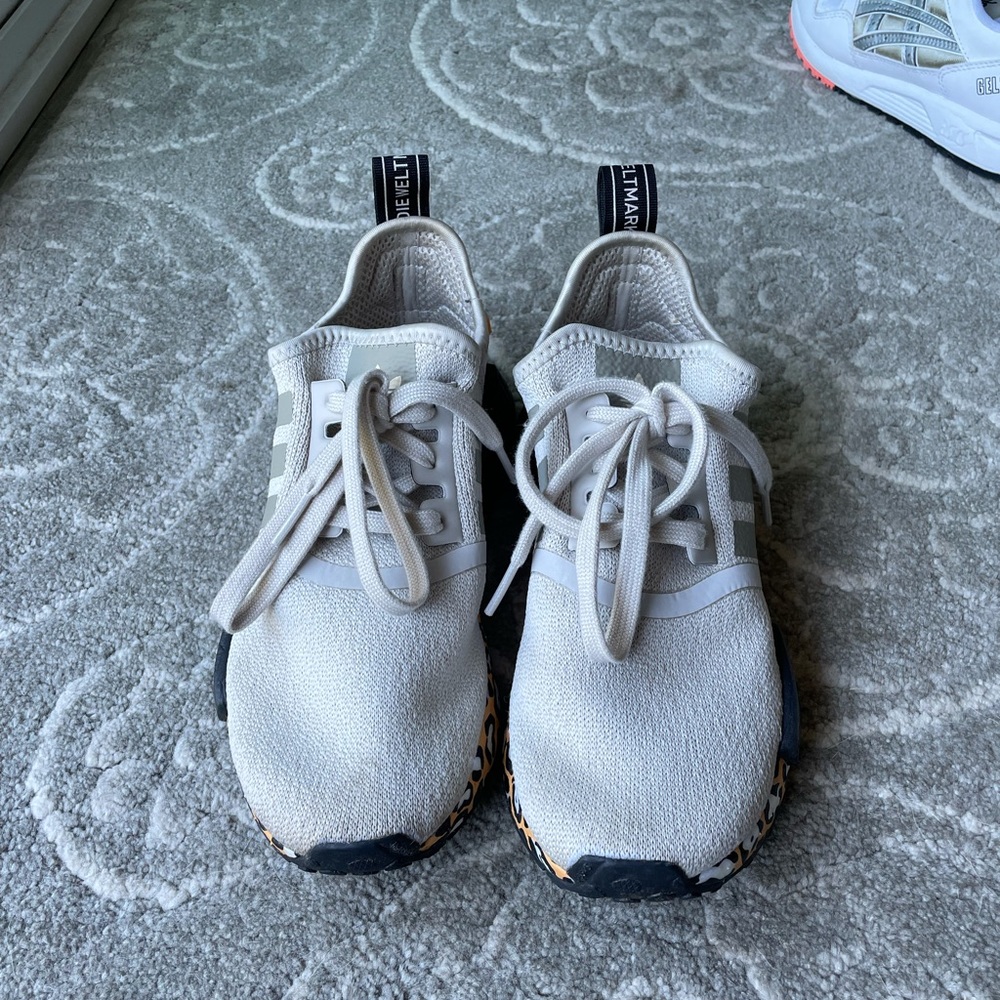 Adidas cheetah tennis shoes